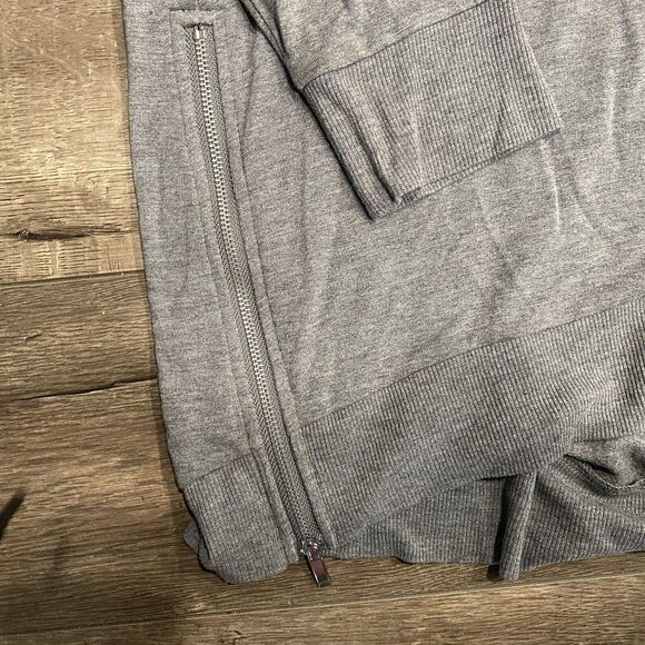 Chicos Zenergy Sweater Size 2 Womens 12/14 US Gray Long Sleeve Side Zippers - Picture 5 of 6